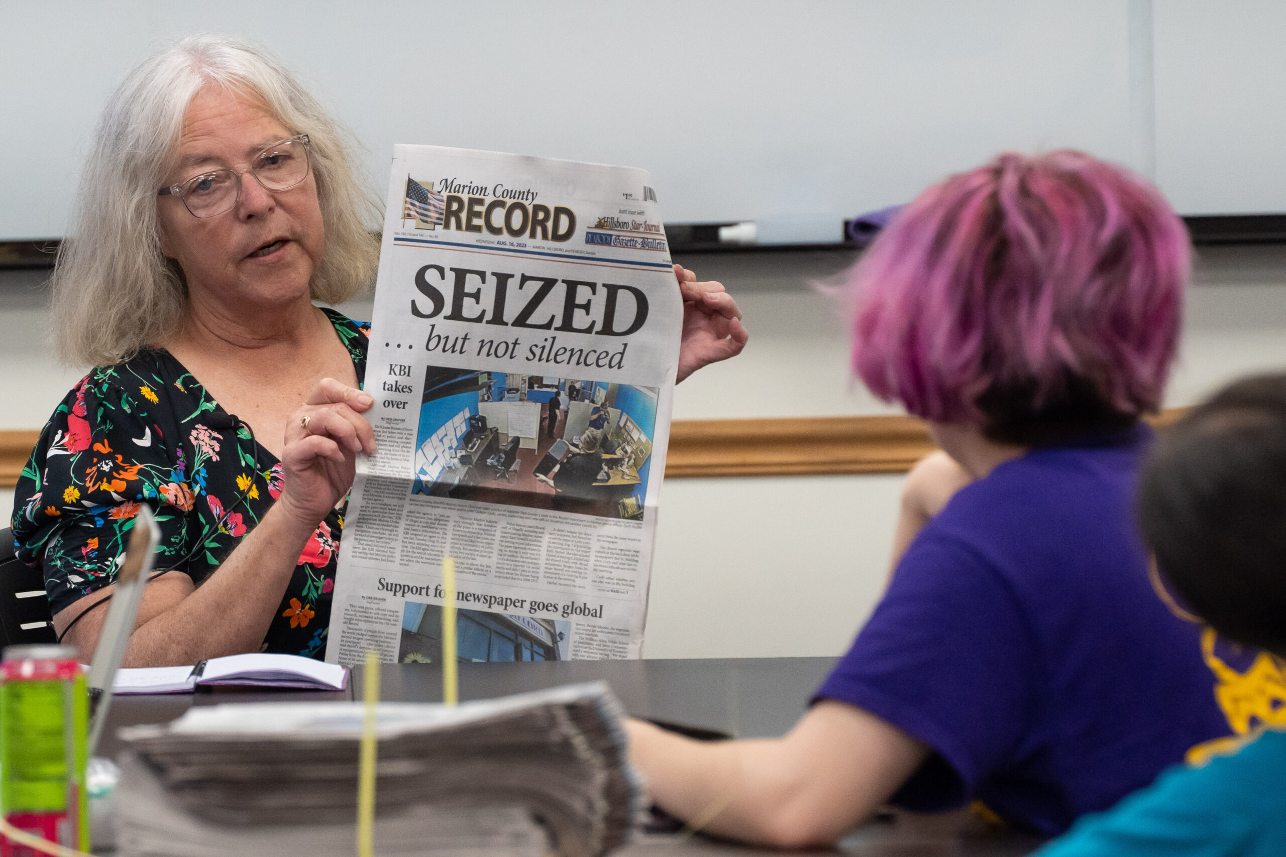 74104938 Speaker talking to students