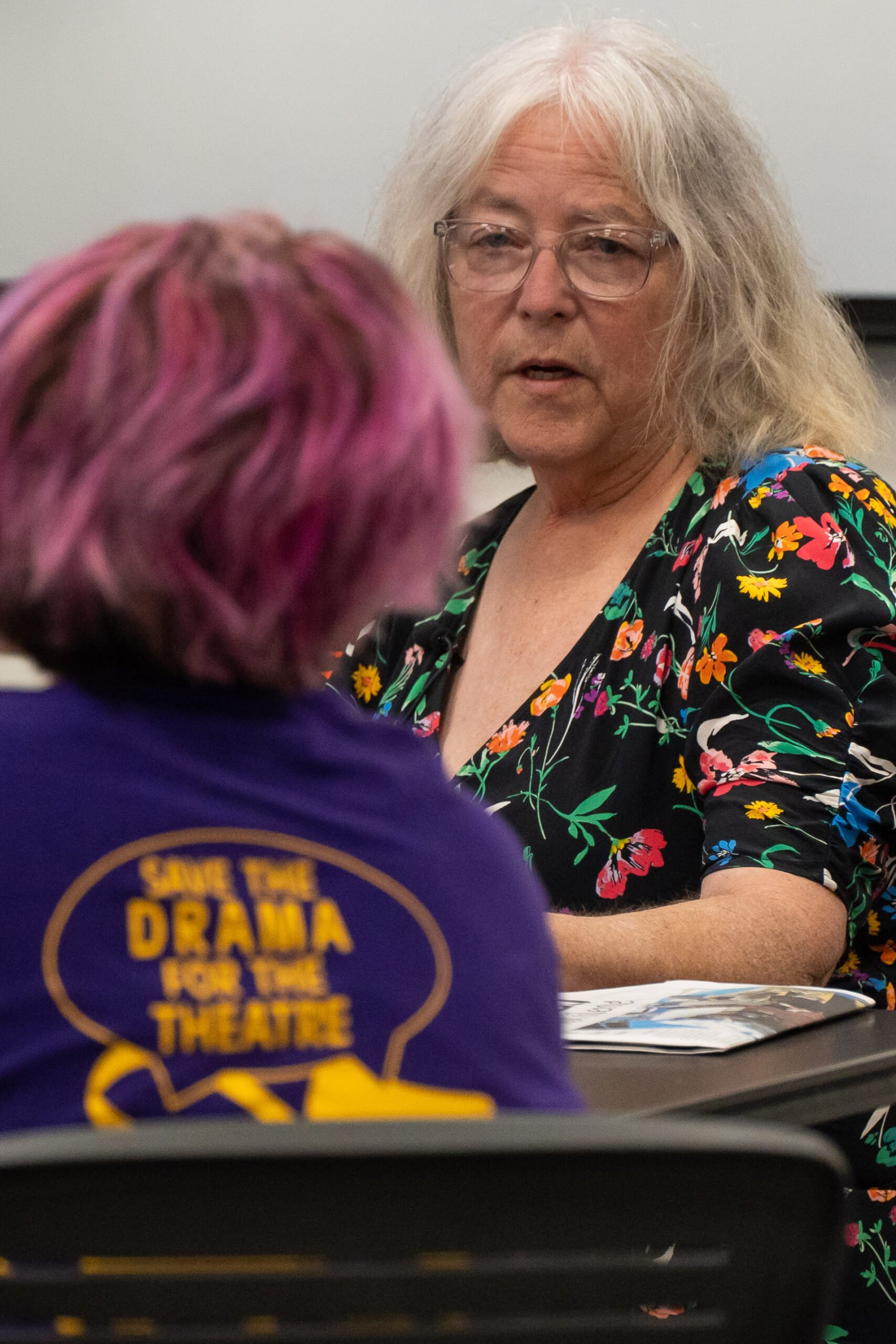 74105006 Speaker talking to student